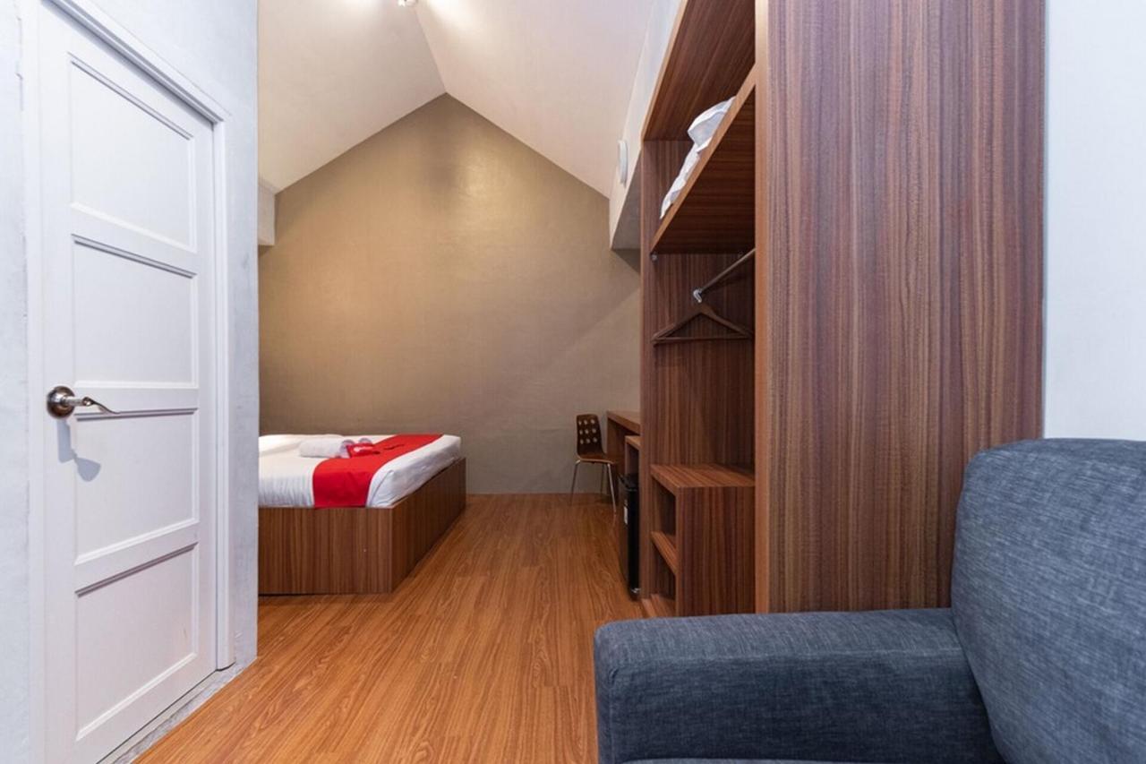 Reddoorz Premium Near Centre Point Mall Медан Экстерьер фото