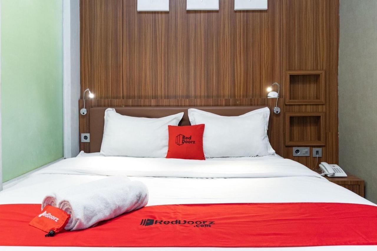 Reddoorz Premium Near Centre Point Mall Медан Экстерьер фото