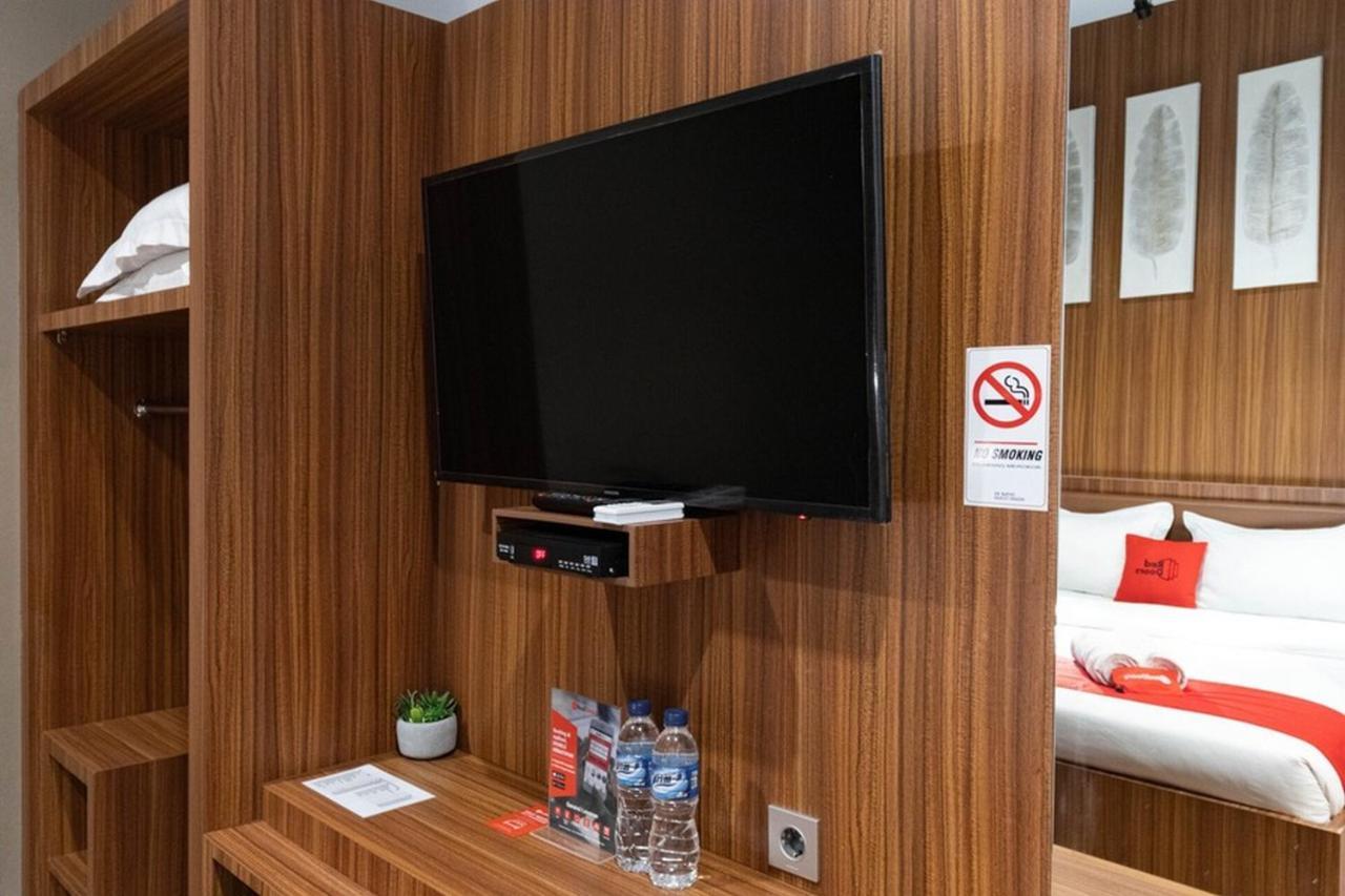 Reddoorz Premium Near Centre Point Mall Медан Экстерьер фото