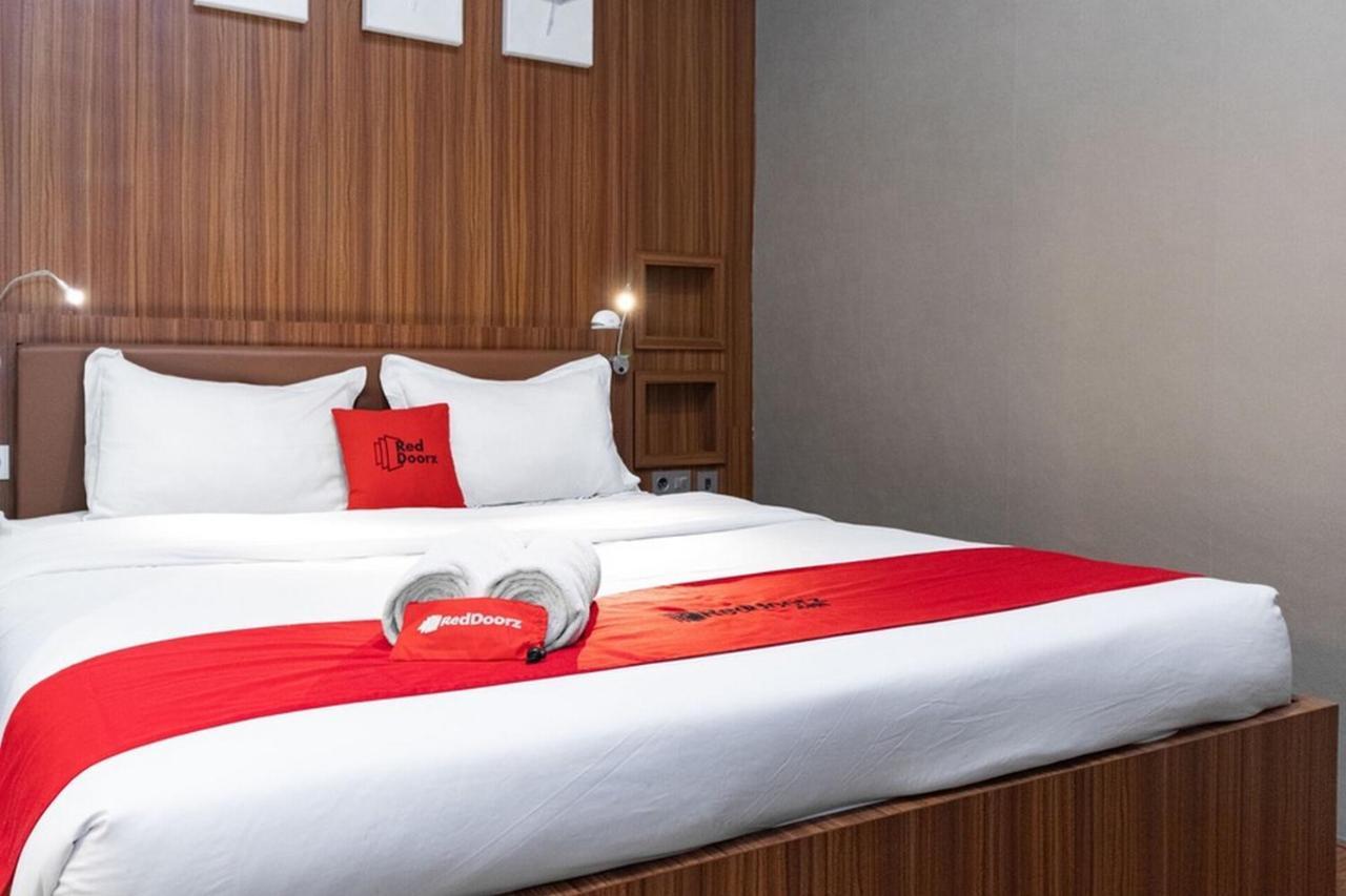 Reddoorz Premium Near Centre Point Mall Медан Экстерьер фото
