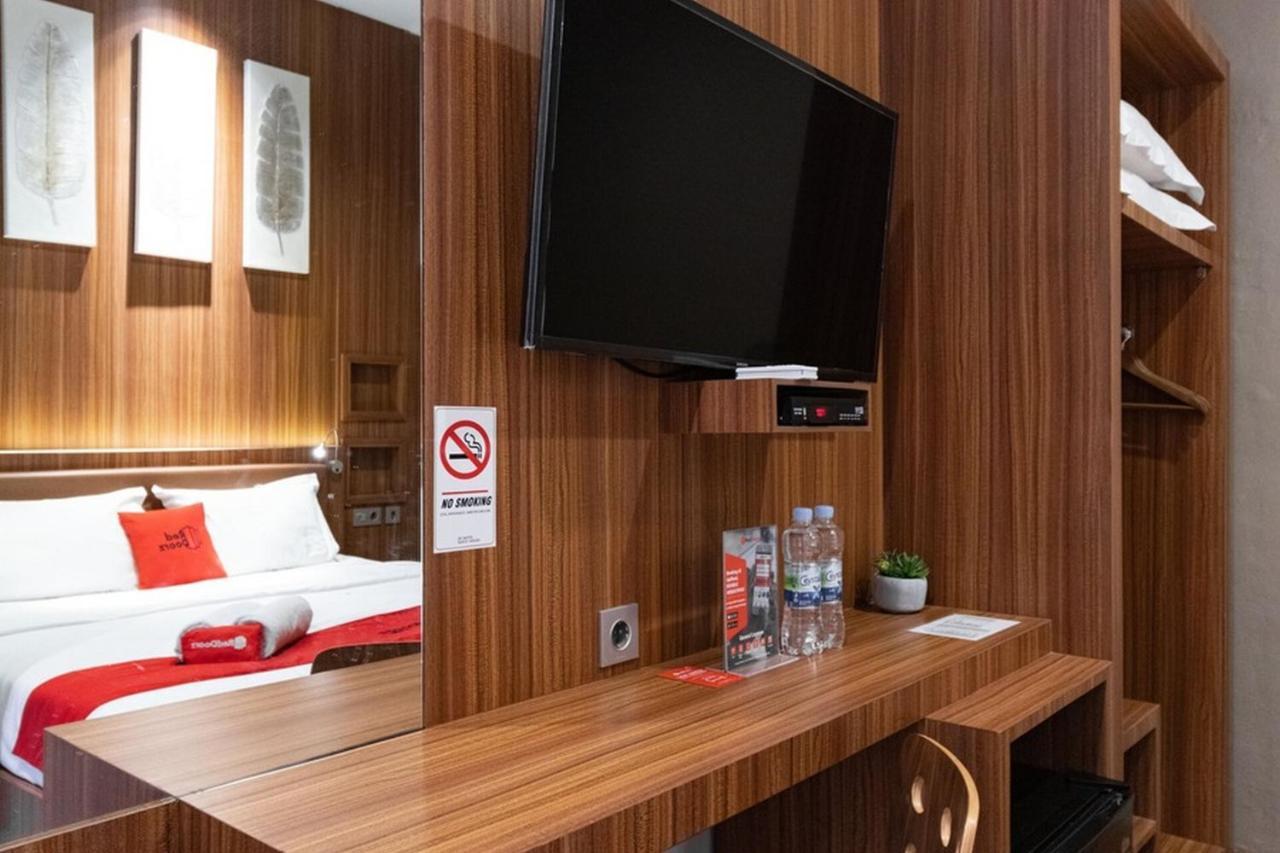 Reddoorz Premium Near Centre Point Mall Медан Экстерьер фото