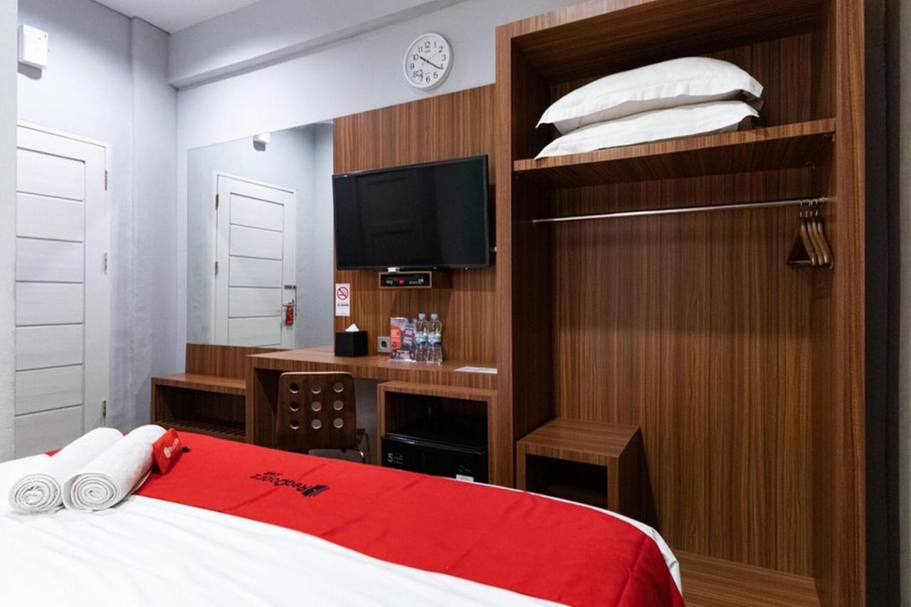 Reddoorz Premium Near Centre Point Mall Медан Экстерьер фото
