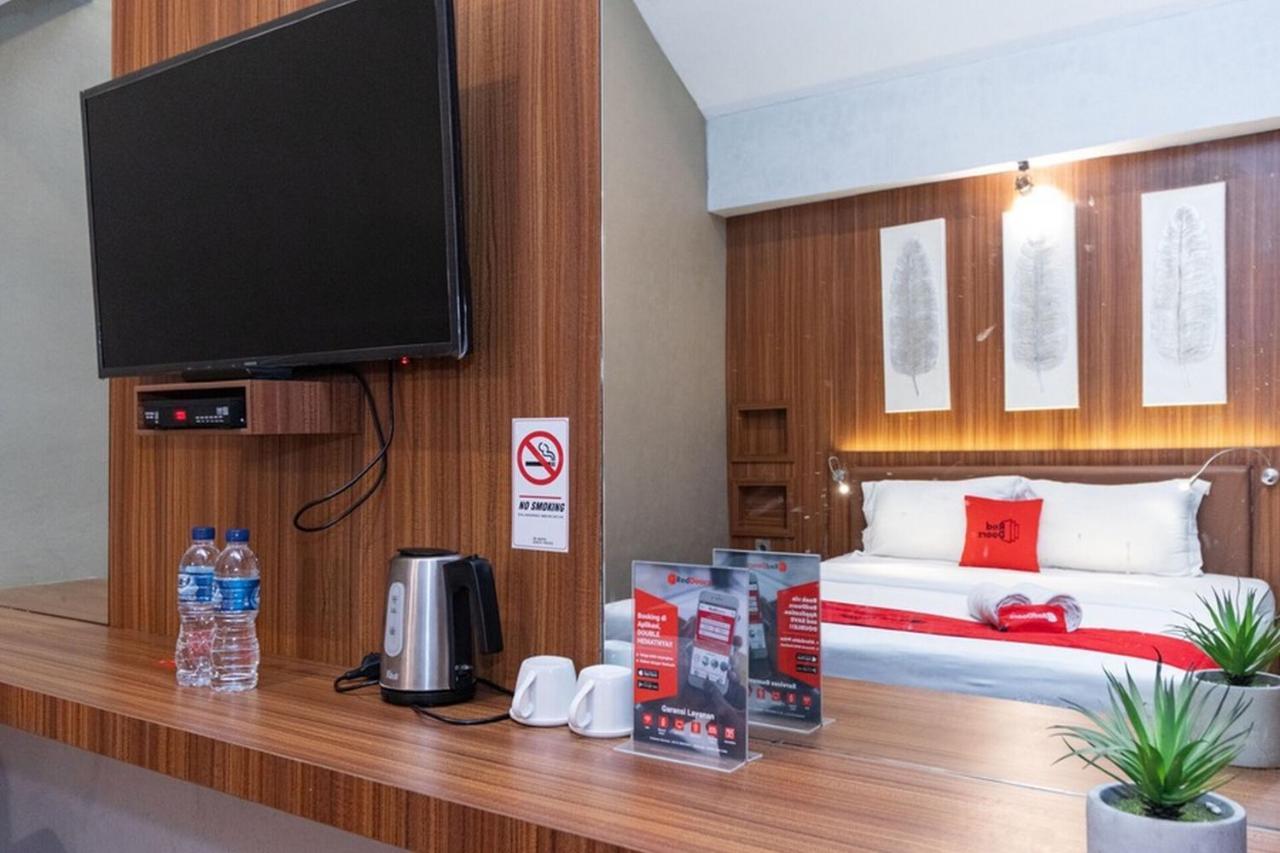 Reddoorz Premium Near Centre Point Mall Медан Экстерьер фото