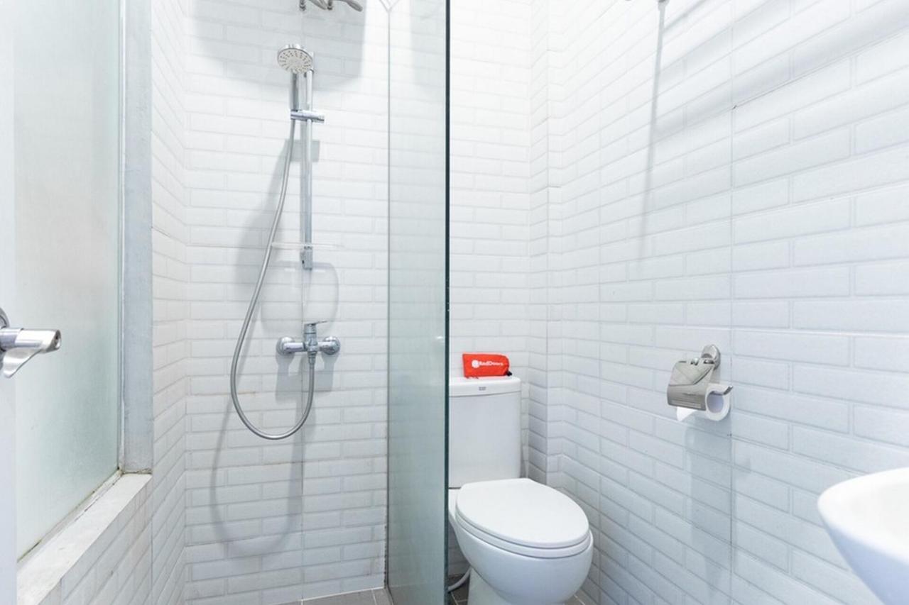 Reddoorz Premium Near Centre Point Mall Медан Экстерьер фото